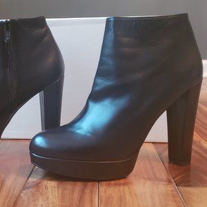 SOLD Stuart Weitzman Ankle Platform Bootie Black Leather Sz US 10 slightly used.